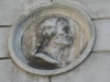 Facciata del palazzo di San Crispino (piazza Trento e Trieste), ritratto dell&#039;autore di musica sacra Brizio Petrucci